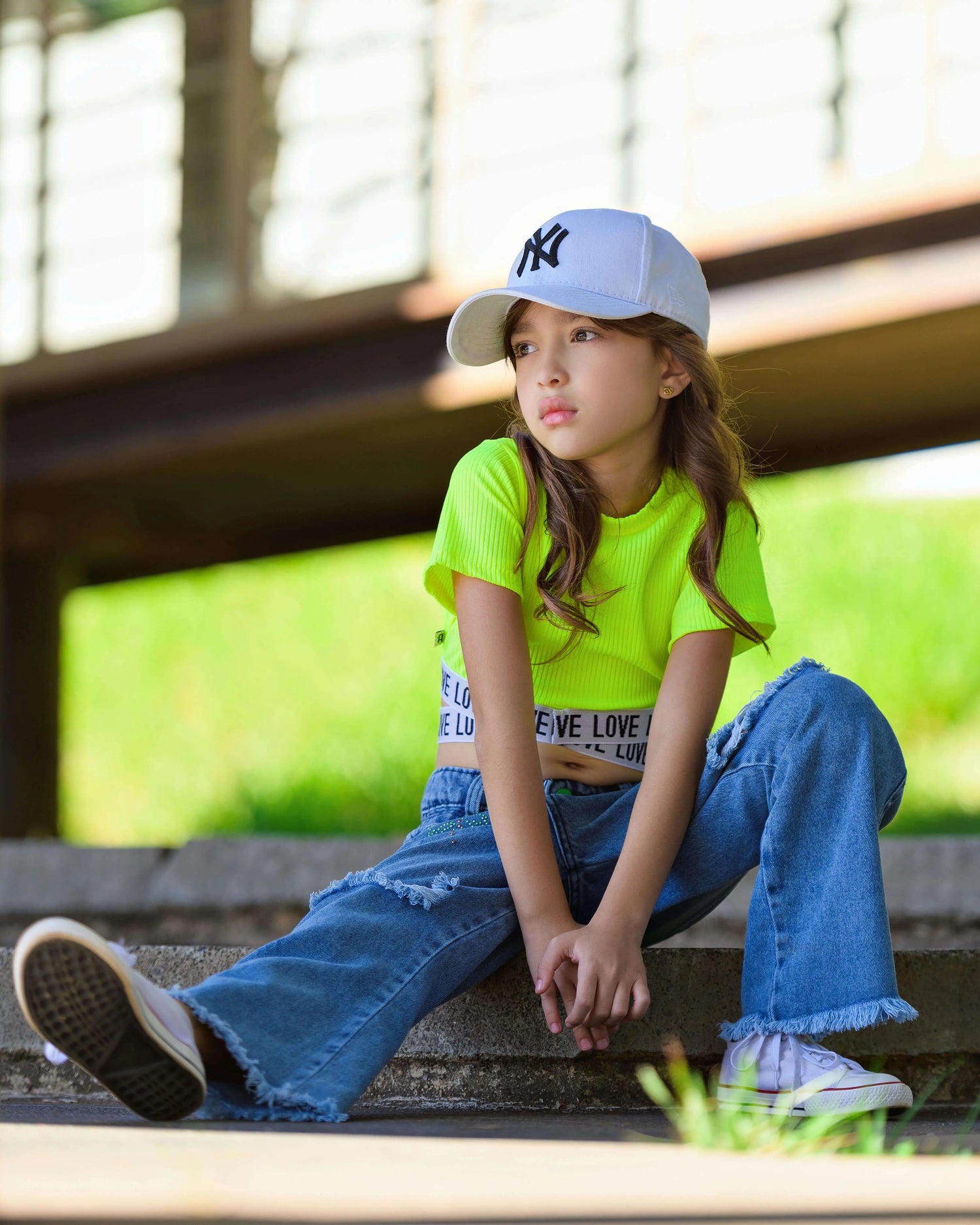 Stylish short-sleeve girls t-shirts in a bright, modern color, perfect for a casual streetwear look.